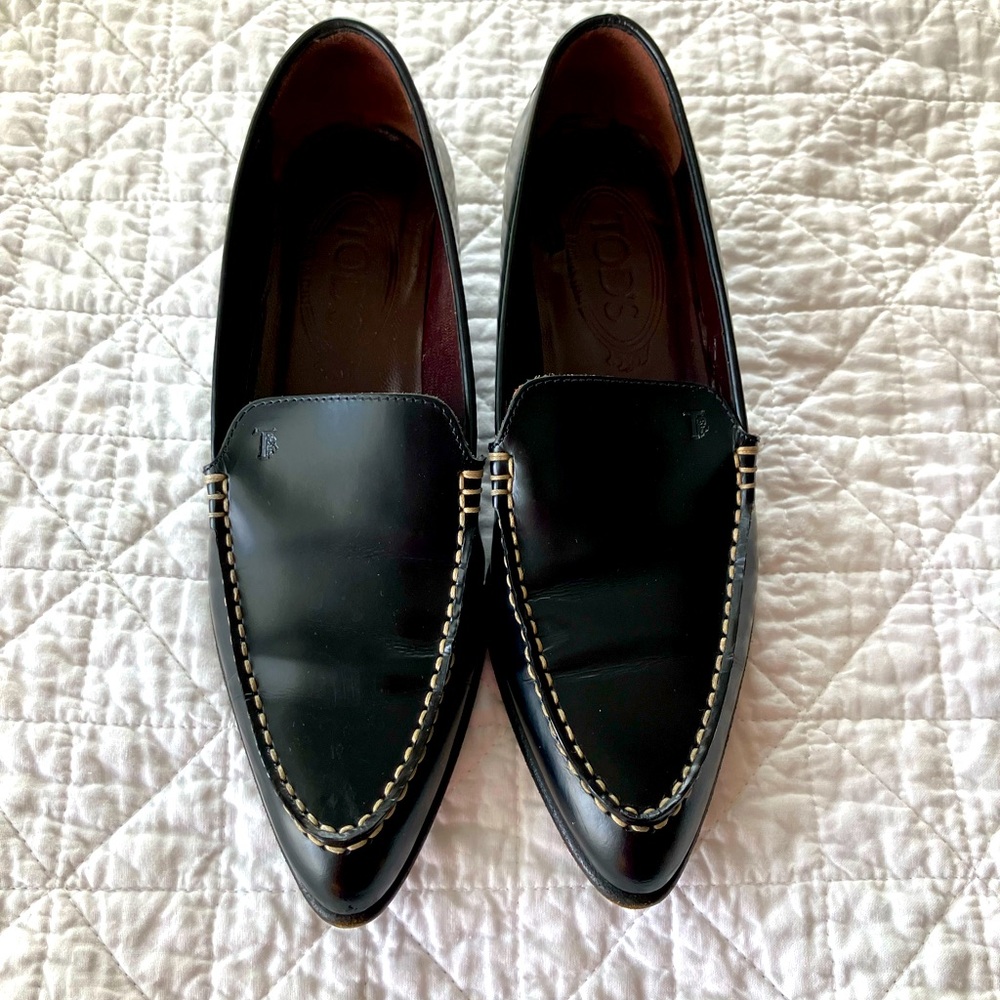 Tod’s pointy toed loafers, size 6